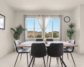 Sunnyside Up San Diego Gem - סן דייגו - חדר אוכל