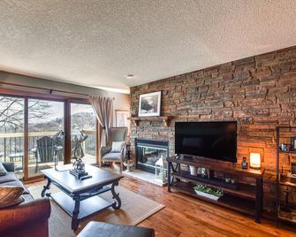 Galena Townhome with Deck and Golf Course View! - Galena - Sala de estar