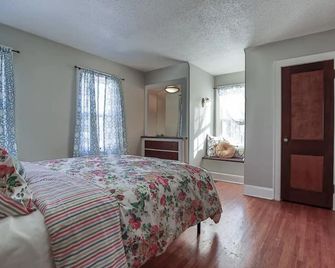 The Arch House - Faribault - Спальня