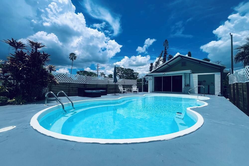 City Cottage with private pool - فورت ميرس - حوض السباحة