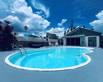 City Cottage with private pool - فورت ميرس - حوض السباحة