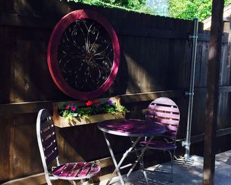 The Relic - Amarillo - Patio