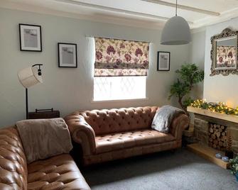 Peveril Cottage - Castleton - Living room