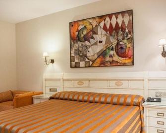 Hotel Versalles - Granja de Rocamora - Habitación