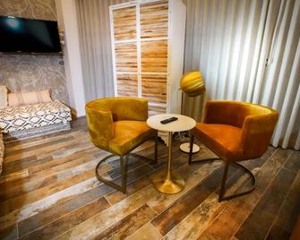 Rosso Cortese - Rome - Salon