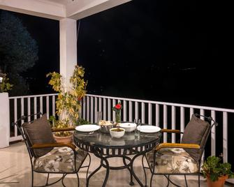 Suvaasa The Resort - Ramgarh - Balcón