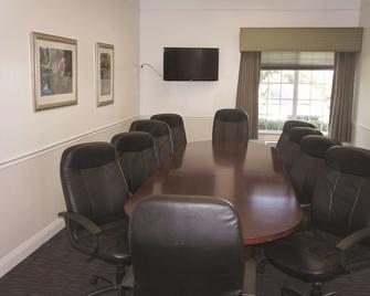 La Quinta Inn & Suites by Wyndham Visalia/Sequoia Gateway - Visalia - Meeting room