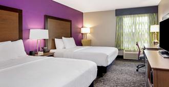 La Quinta Inn & Suites by Wyndham Visalia/Sequoia Gateway - Visalia - Schlafzimmer