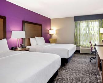 La Quinta Inn & Suites by Wyndham Visalia/Sequoia Gateway - Visalia - Bedroom