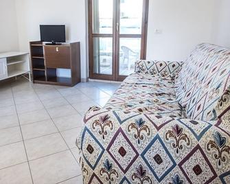 S130 - Sirolo, deliziosa villetta con terrazzo - Sirolo - Wohnzimmer