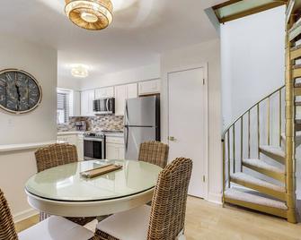 Bethany Beach Townhome: Walk to Beach & Boardwalk! - Bethany Beach - Jadalnia