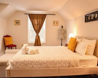 The Promenade Cottage License # 002-2023 - Niagara-on-the-Lake - Bedroom