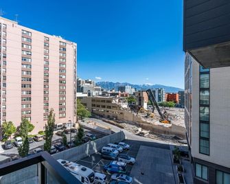 City Views! Luxury King bed gym pool HTub - Salt Lake City - Balcony