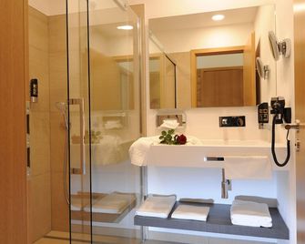 Landgasthof Karolinenhohe - Lichtenfels - Bathroom