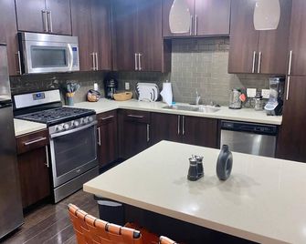 Beautiful Studio in West Hollywood - Los Angeles - Kitchen