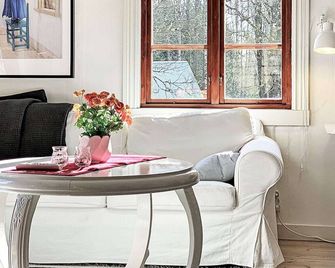 10 페르슨 홀리데이 홈 인 스킬링가리드 - 스킬린가리드 - 거실