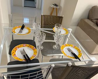 03 bedrooms (air conditioning and fan), up to 10 people, garage, behind the Unimed hospital - Petrolina - Dining room