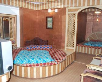 Hotel Gulmarg Regency - Shimla - Bedroom