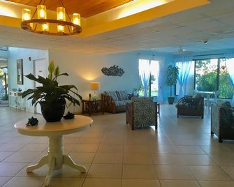 Coral Beach Hotel and Condominiums - Фріпорт - Лоббі