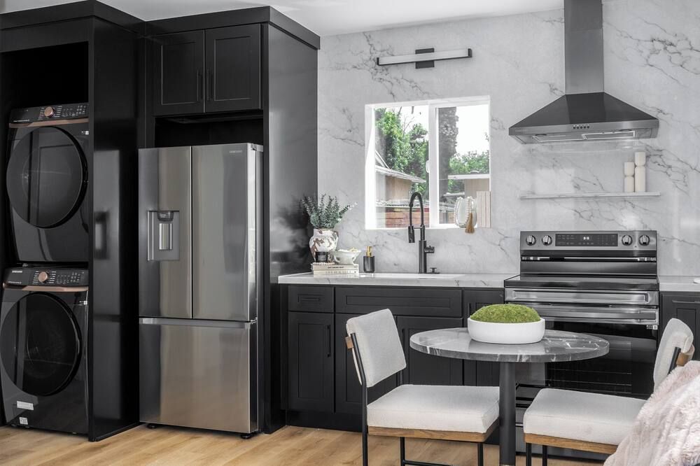 New Luxurious 1BR/1BA! Perfect solo/couple getaway - Santa Ana - Cocina