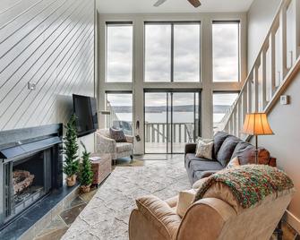 Tennessee River Vacation Rental with Deck and View! - Counce - Living room