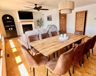 Waterfront Lakehouse Near Pictured Rocks Sleeps 12 Kayaks Game Room - Wetmore - Eetruimte