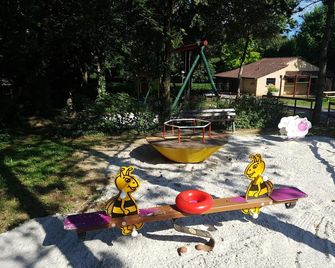 Camping Le Pigeonnier - Saint-Crépin-et-Carlucet - Patio