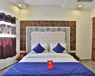 Oyo 11067 Hotel Swastik Inn - Ahmedabad - Habitación