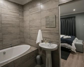 The Royal Guest House - Klerksdorp - Baño