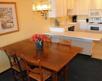 Seven Springs 3 Bedroom Standard Condo with Private Deck condo - Champion - Cocina