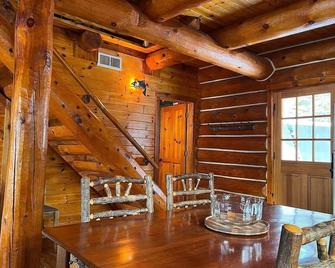 Cozy Cabin on Lake Manistee - Kalkaska - Dining room