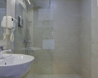 Resident Hotel Bishkek - Bişkek - Banyo