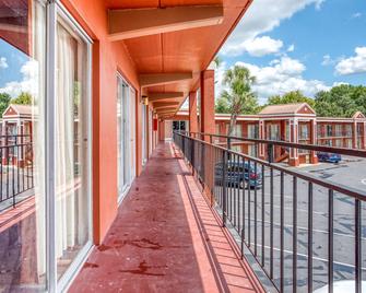OYO Hotel Mustang Silver Spring Fl - Silver Springs - Balkon
