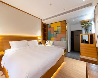 Home Inn Huaxuan Collection (Jingzhou Beijing Middle Road Meijiahua Branch) - Jingzhou - Bedroom