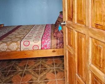 Hostal Casa Maricel - Granada - Habitación