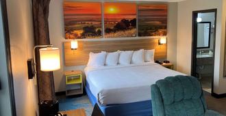 Days Inn & Suites by Wyndham Des Moines Airport - Des Moines - Yatak Odası