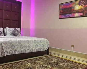 Hotel Seven 7 - Karachi - Slaapkamer