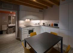 Apartamentos La Santilar - Llanes - Kök