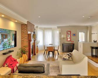 Welcome Home! Acores Bed & Breakfast - Toronto