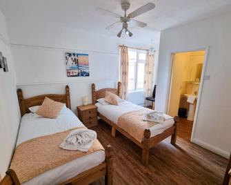 The Grand Hotel - Skegness - Bedroom