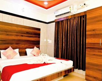 Mk Arcade Luxury Hotel - Chikamagalur - Bedroom