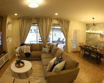 Family Luxury Villa Vacation Home Resort - Kissimmee - Living room