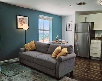 The Lofts on Clematis 604 Downtown West Palm Beach - West Palm Beach - Living room