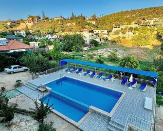 Rose Hotel B&B - Gelemiş - Pool