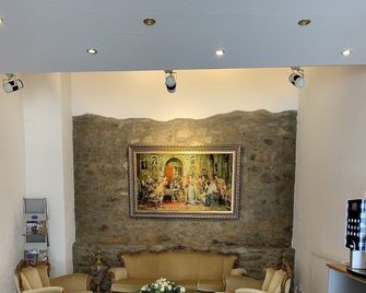 Hotel Erlenbacherhof - Bad Homburg - Front desk