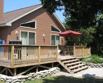 Cedar Cottage - Kelleys Island (Lake Erie) Vacation Retreat - Kelleys Island - Building