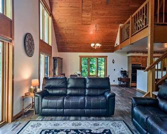 Boot Lake Retreat - Manistique - Living room