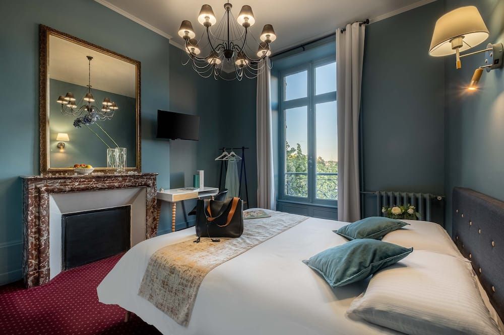 أوتل دو باري - ليموج - غرفة نوم