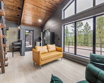 Modern Black Hills Cabin · Hot Tub · Near Deadwood - Sturgis - Huiskamer