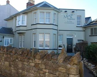 The Moon and Sixpence - Clevedon - Building